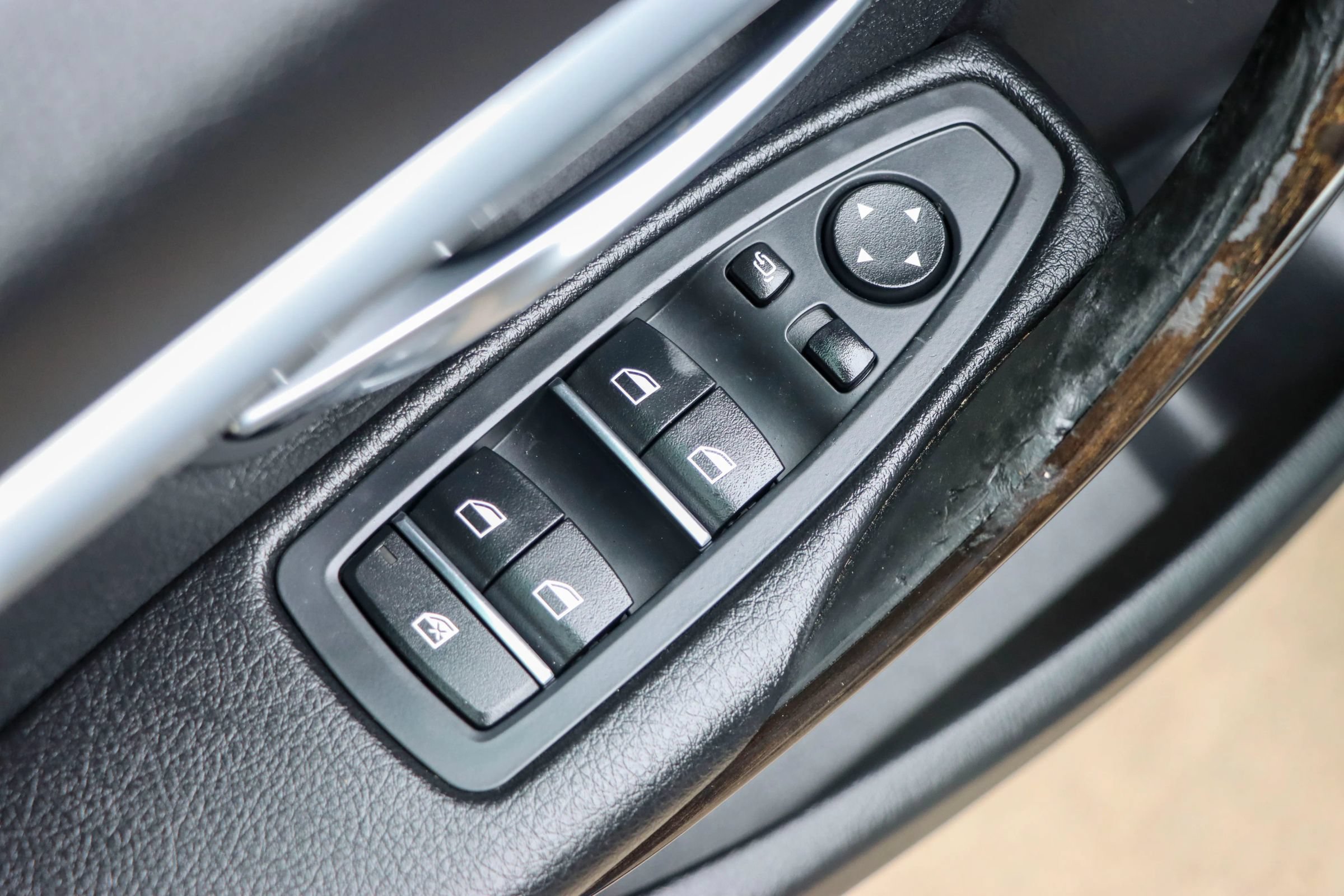 Used 2018 BMW 330e w/ Premium Package RWD image 14