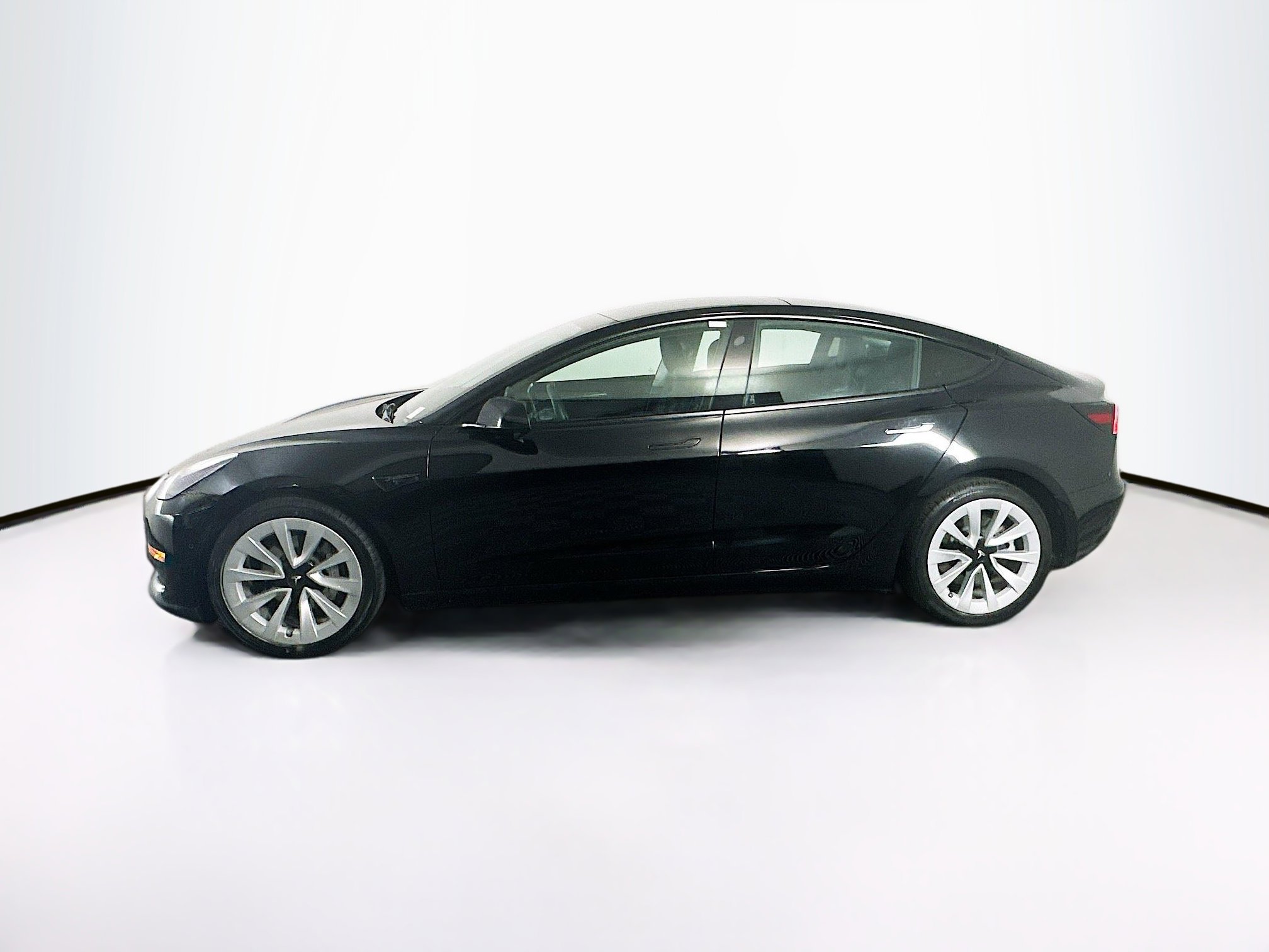 Used 2022 Tesla Model 3 Standard Range image 4