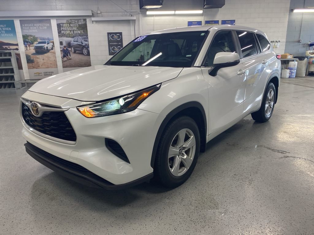 Used 2023 Toyota Highlander L image 3
