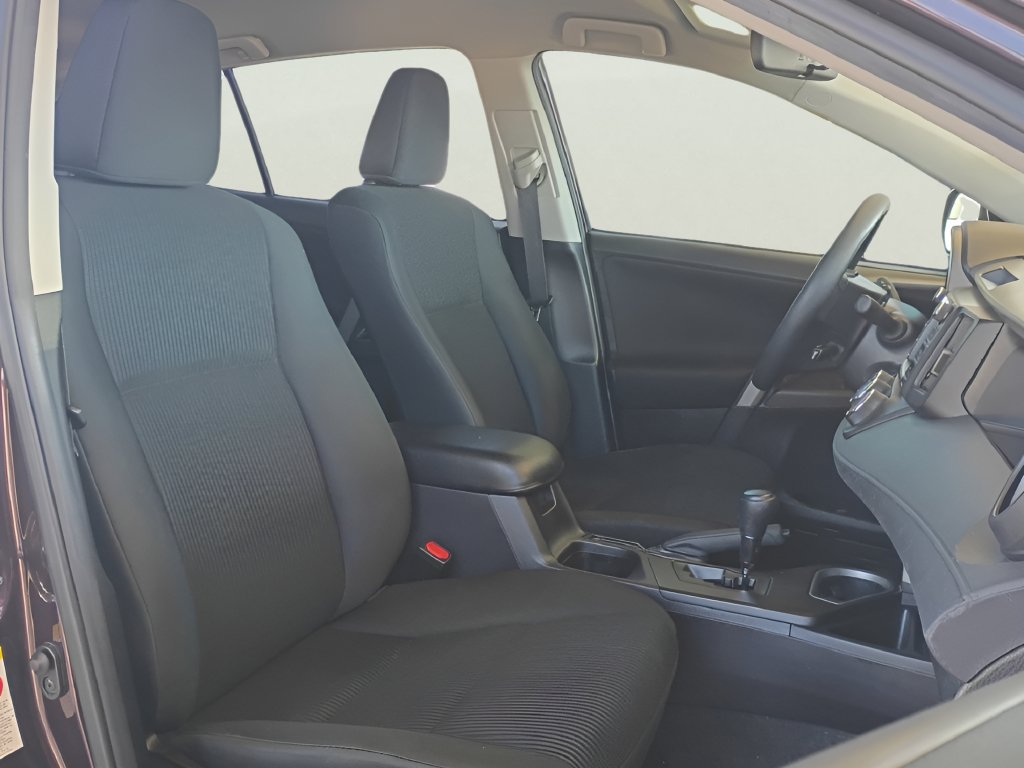 Used 2018 Toyota RAV4 LE FWD image 18