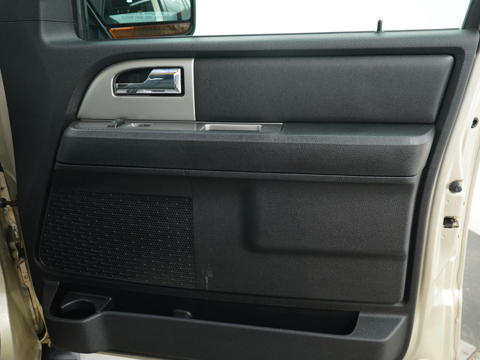 Used 2017 Ford Expedition XLT w/ Equipment Group 202A AWD/4WD image 9