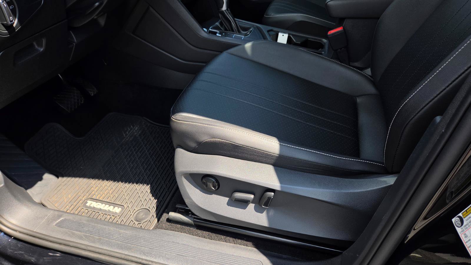 Certified 2023 Volkswagen Tiguan SE w/ Panoramic Sunroof Package FWD image 20