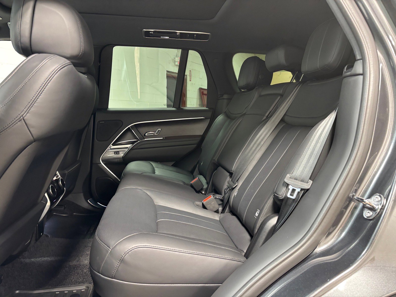 Used 2025 Land Rover Range Rover SE AWD/4WD image 29