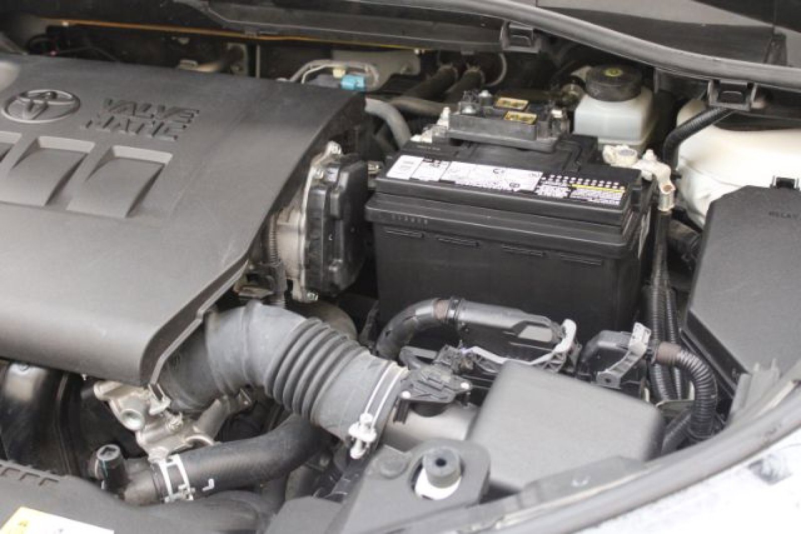 Used 2020 Toyota C-HR LE image 28