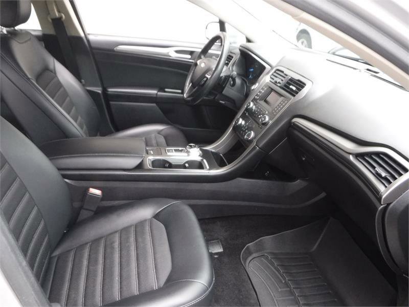 Used 2017 Ford Fusion SE w/ Equipment Group 201A image 4