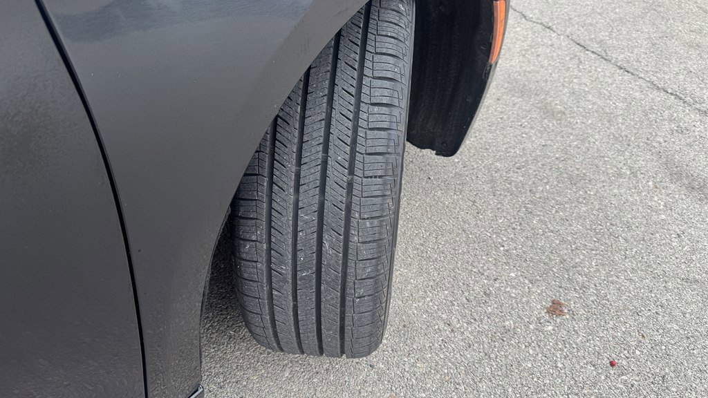 Used 2019 Chrysler Pacifica Limited w/ Tire & Wheel Group FWD image 12