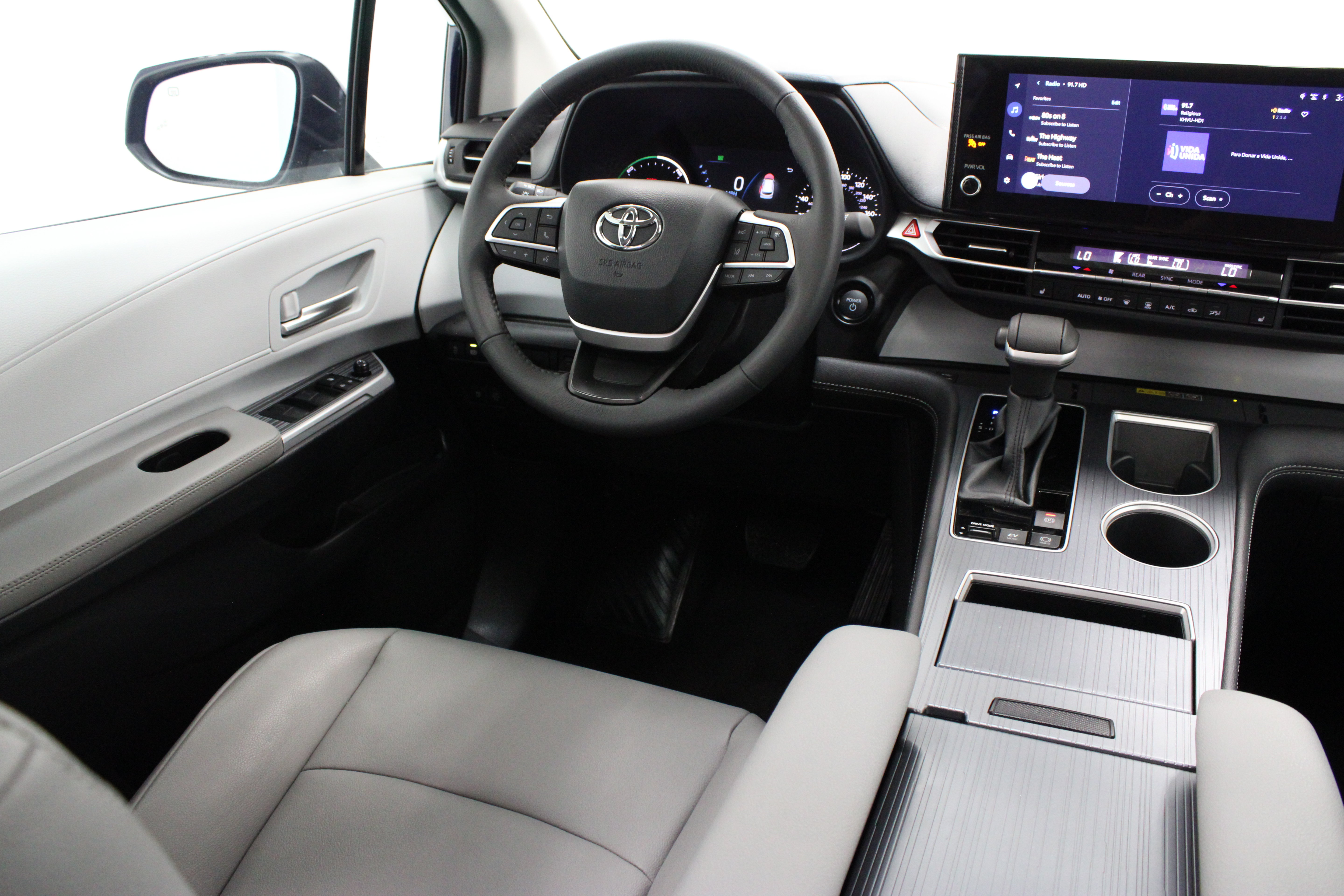 Certified 2026 Toyota Sienna XLE FWD image 31