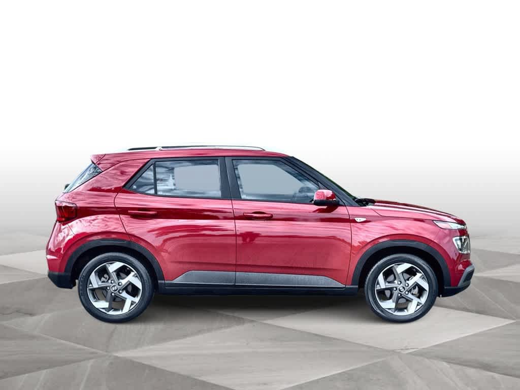 Used 2022 Hyundai Venue SEL FWD image 9