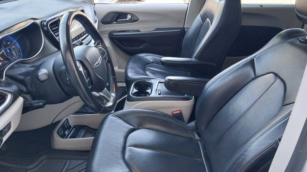 Used 2021 Chrysler Pacifica Touring-L image 20