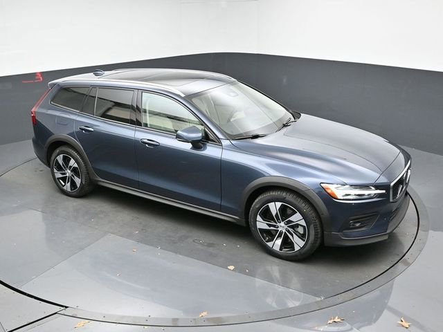 Used 2024 Volvo V60 B5 Cross Country Plus image 44