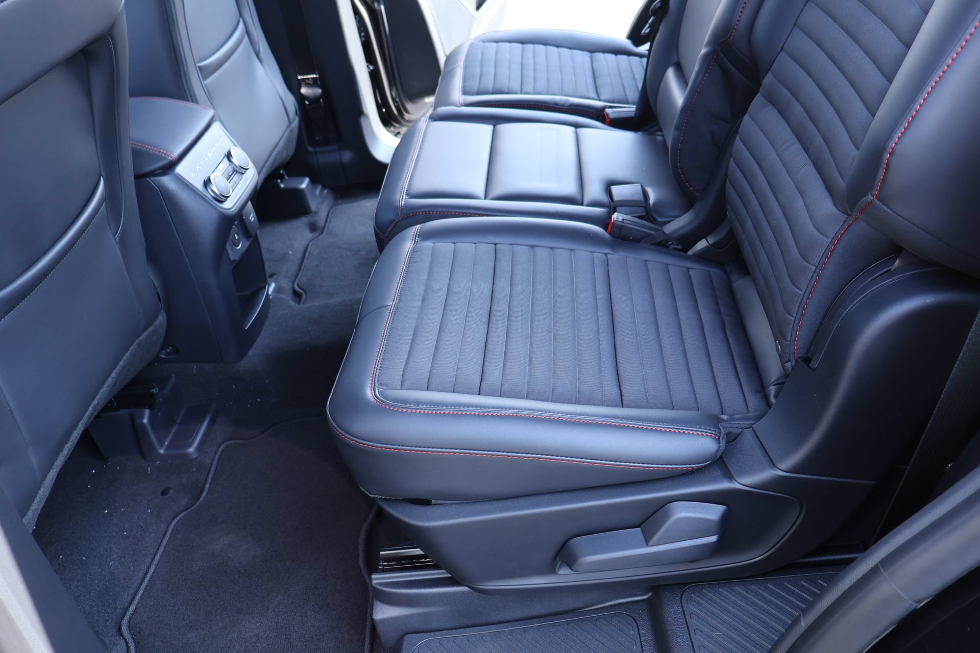 New 2026 Ford Explorer ST-Line w/ ST-Line Street Pack AWD/4WD image 13