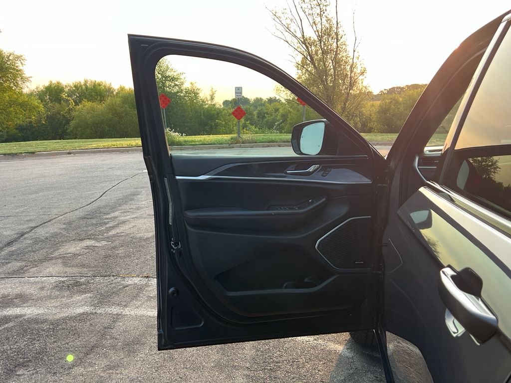 Used 2022 Jeep Grand Cherokee Trailhawk image 14