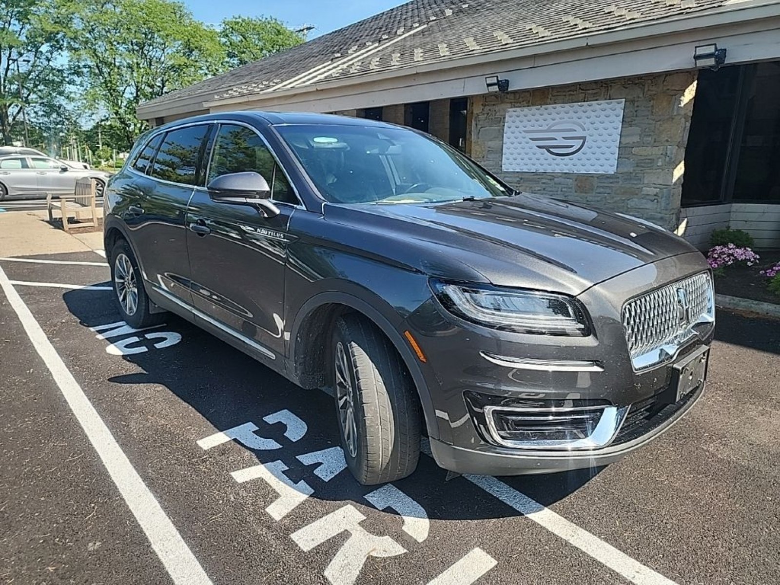 Used 2019 Lincoln Nautilus Select AWD/4WD image 4