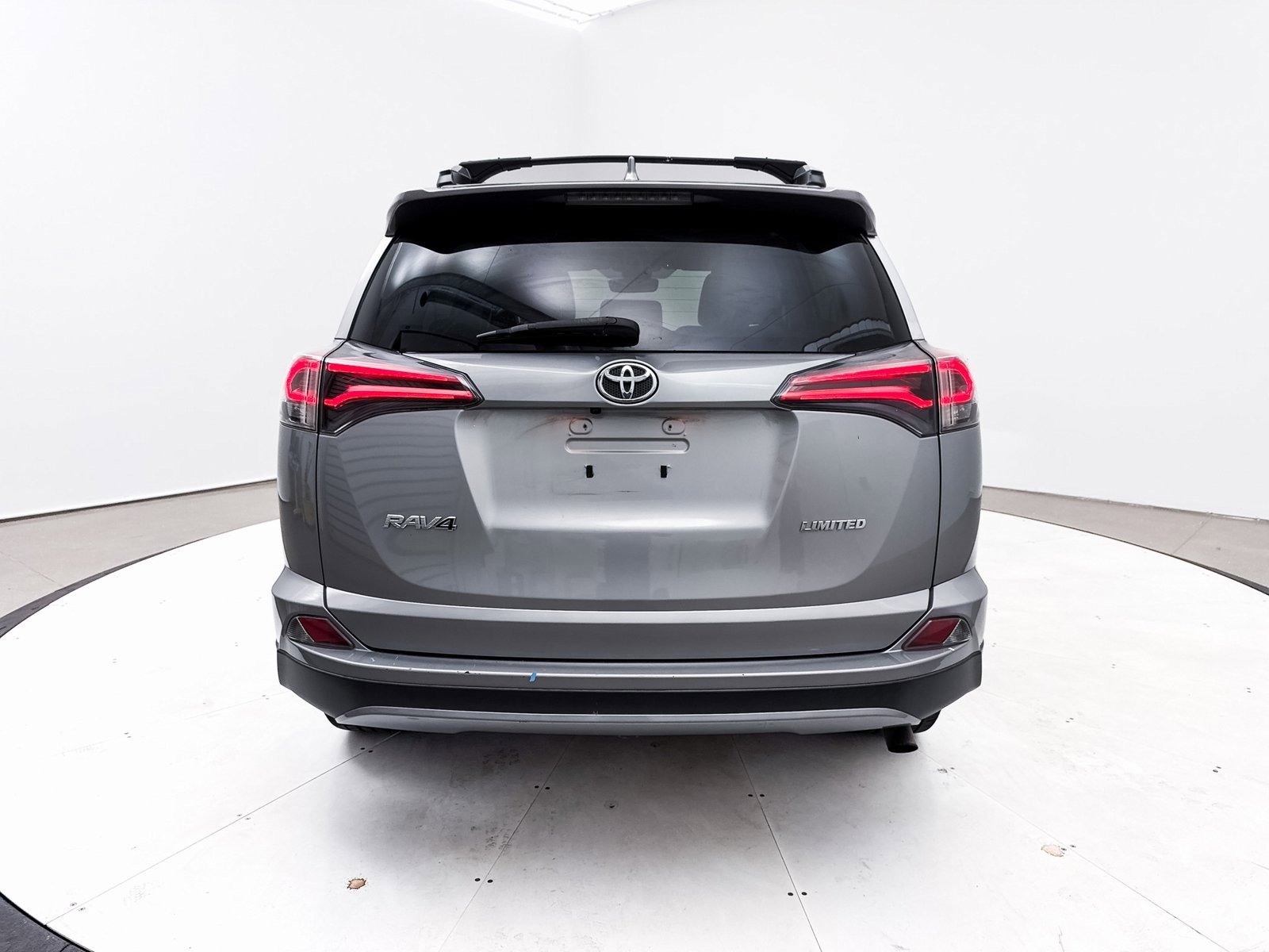 Used 2018 Toyota RAV4 Limited image 15