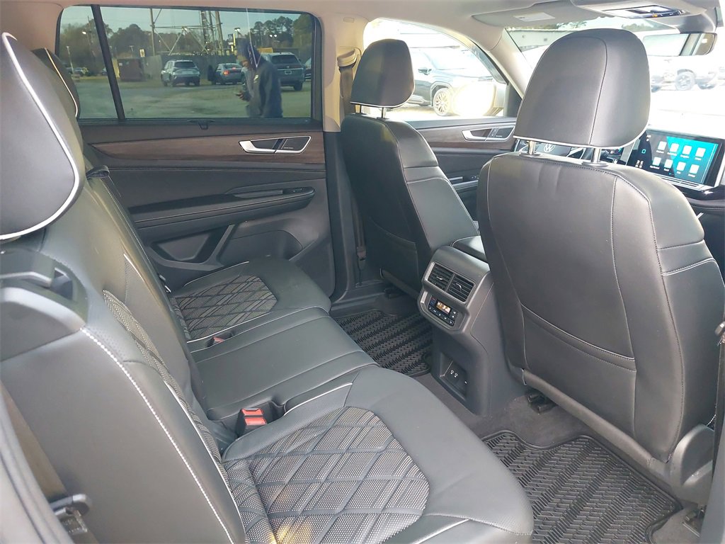 Certified 2024 Volkswagen Atlas SEL Premium R-Line image 33
