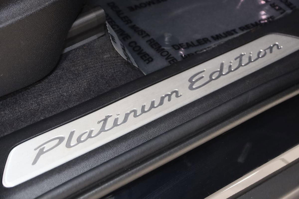 Used 2022 Porsche Cayenne Platinum Edition w/ Premium Package Plus AWD/4WD image 52