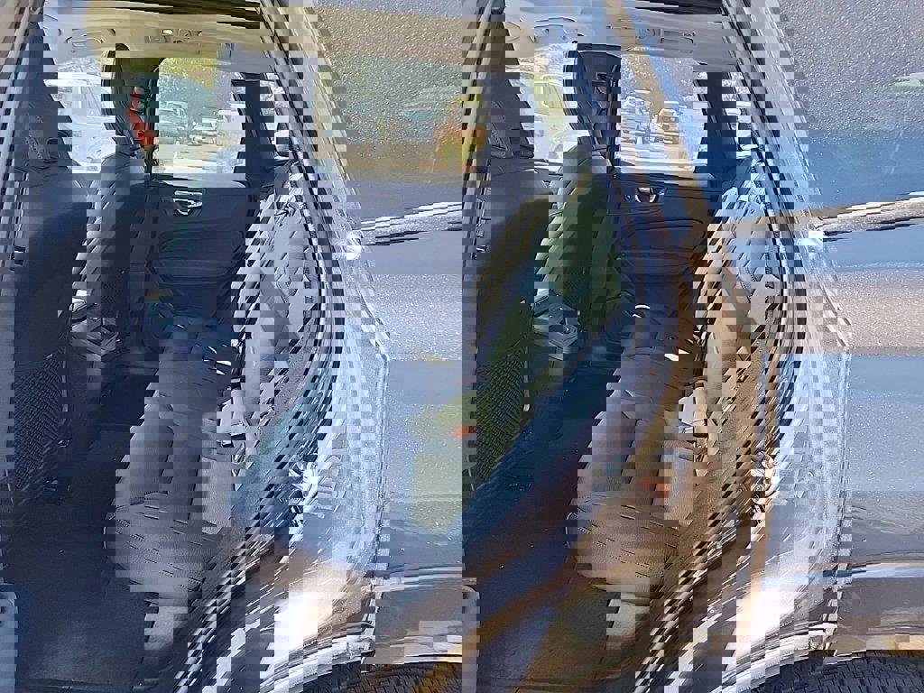 Used 2025 Volvo XC60 B5 Plus w/ Protection Package Premier image 6