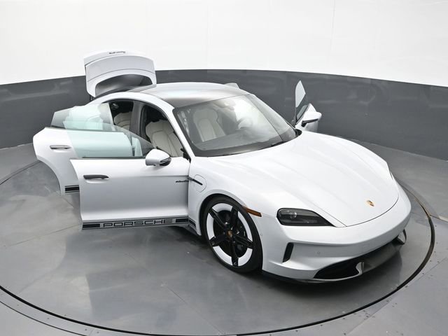Used 2025 Porsche Taycan GTS image 34