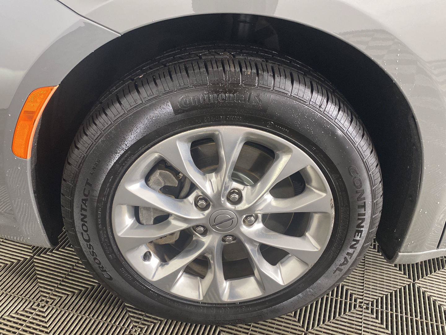 Used 2021 Chrysler Pacifica Touring-L w/ Uconnect Theater Family Group AWD/4WD image 28