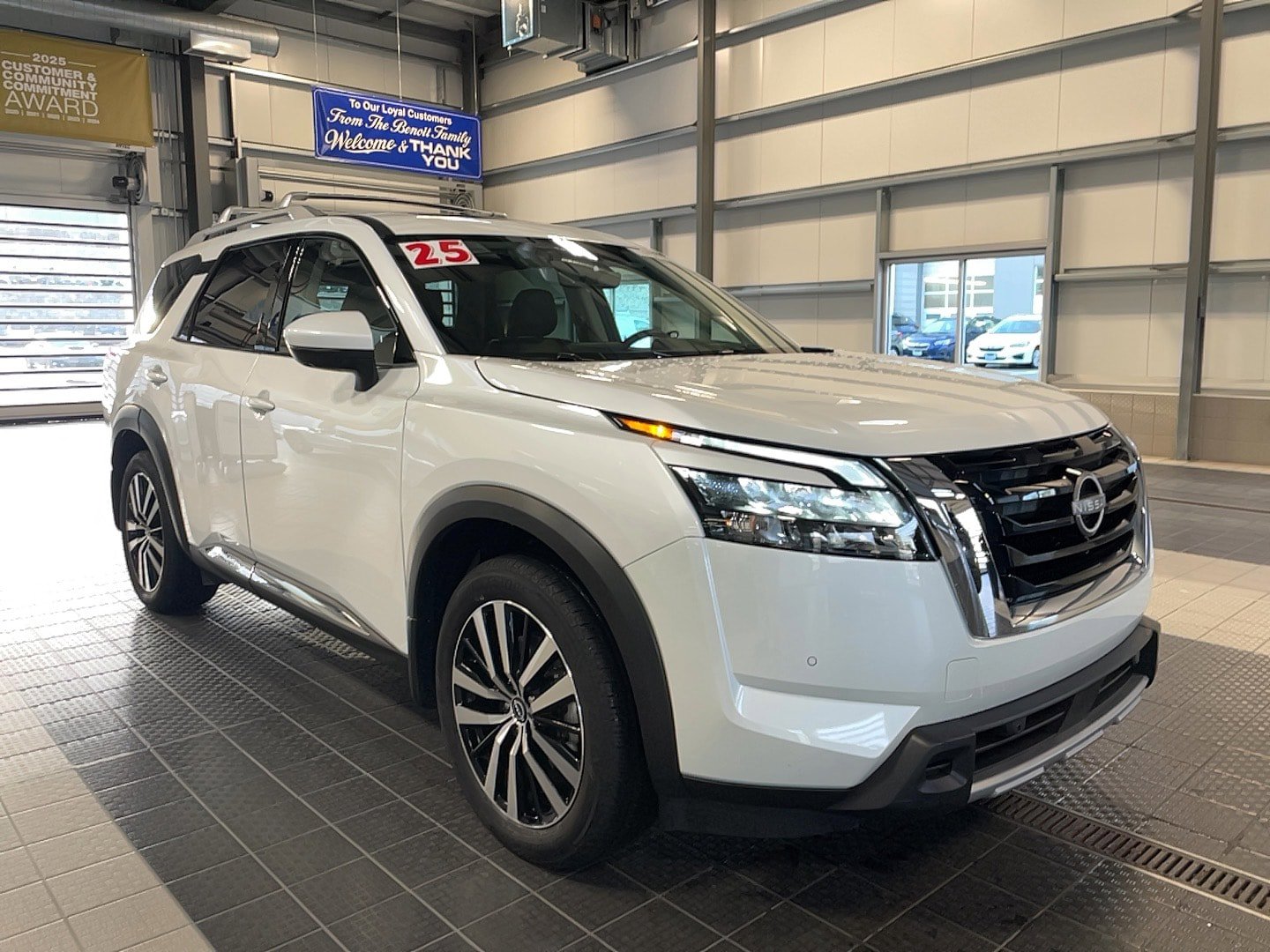 Used 2025 Nissan Pathfinder Platinum