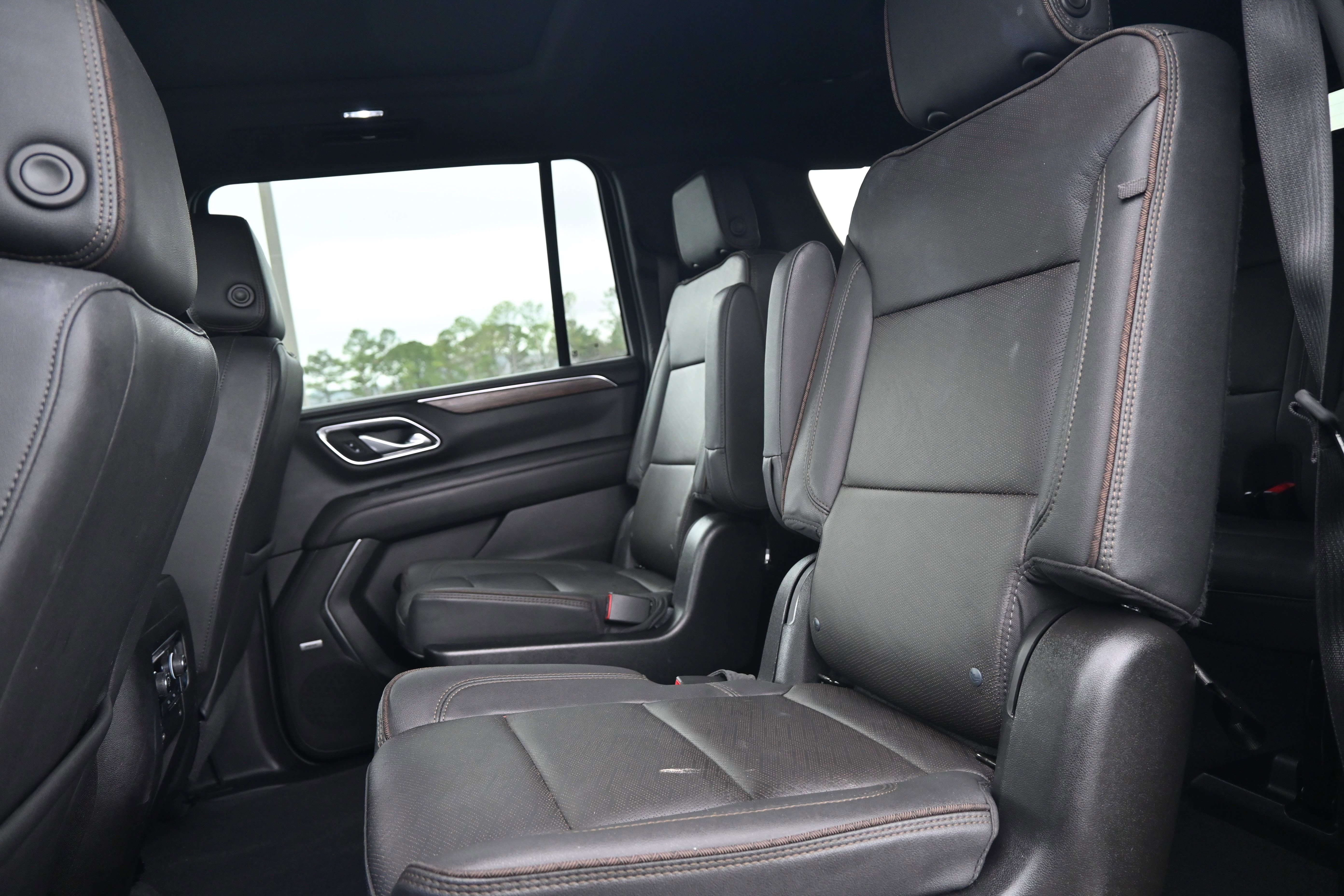 Used 2023 Chevrolet Suburban High Country image 31