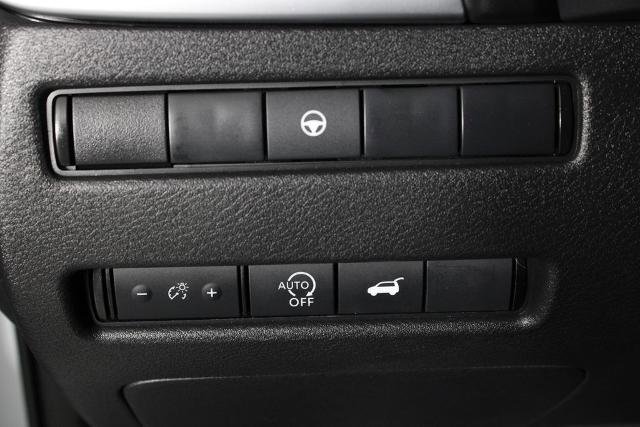 Certified 2025 Nissan Rogue SV image 23