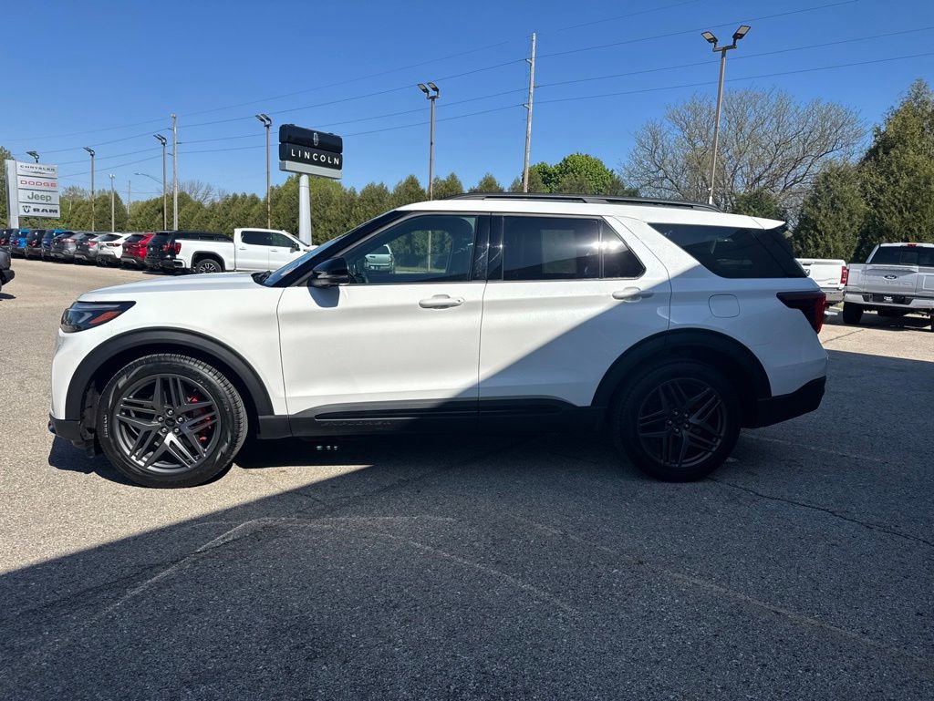 Used 2025 Ford Explorer ST w/ Sun And Sound Package AWD/4WD image 4