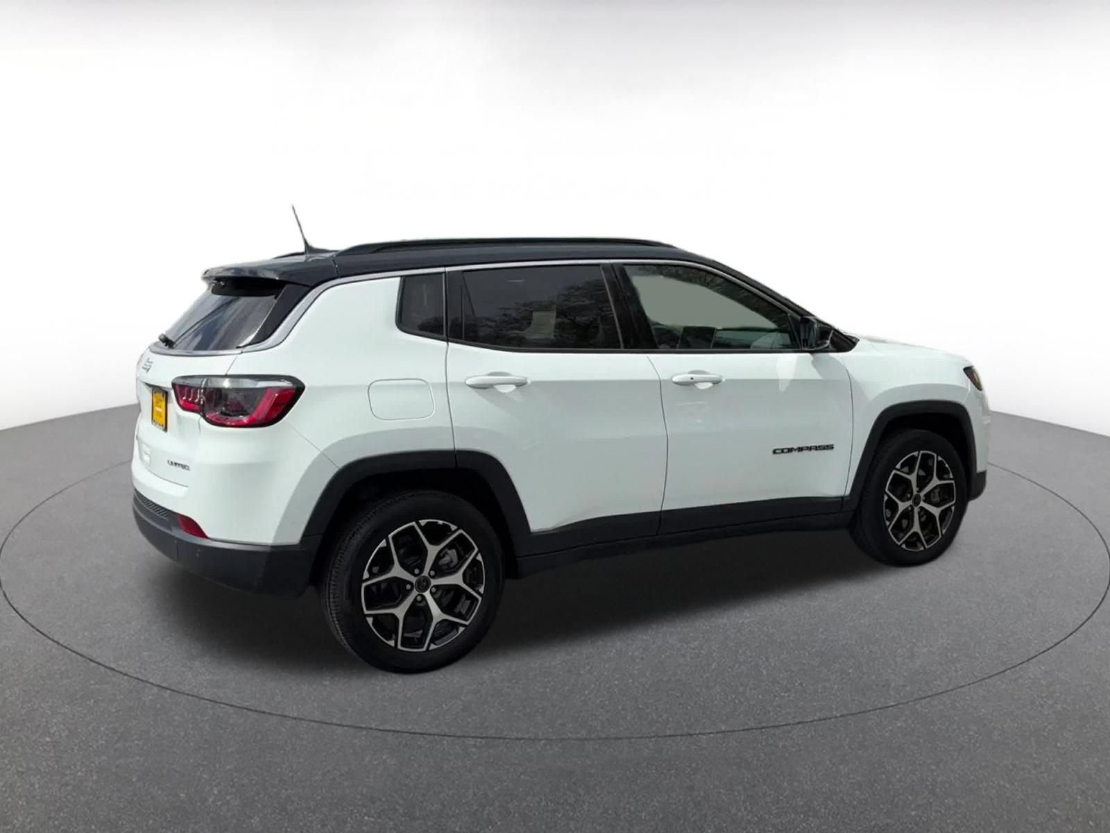 Used 2025 Jeep Compass Limited AWD/4WD image 15