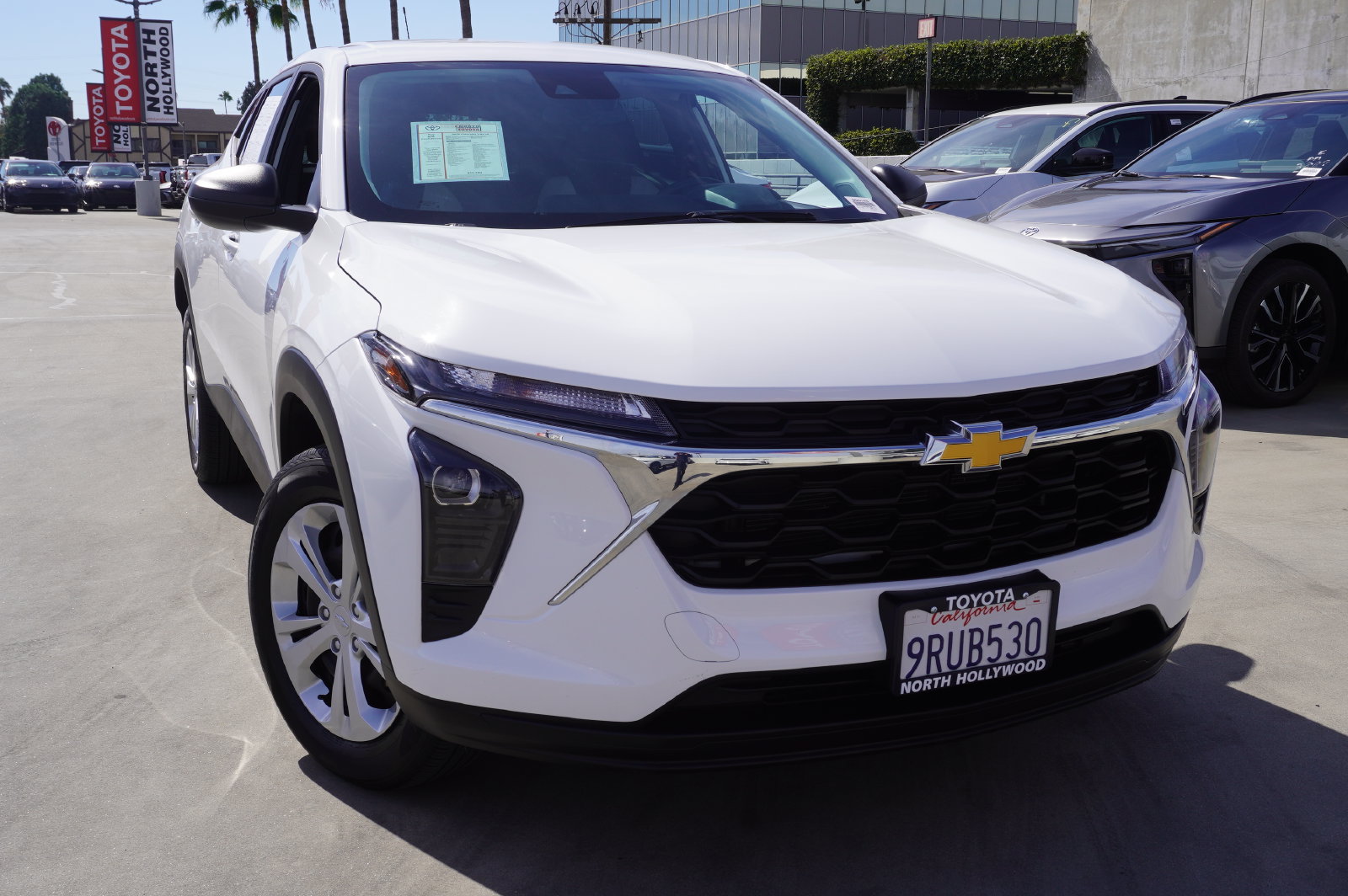 Used 2025 Chevrolet Trax LS FWD image 2