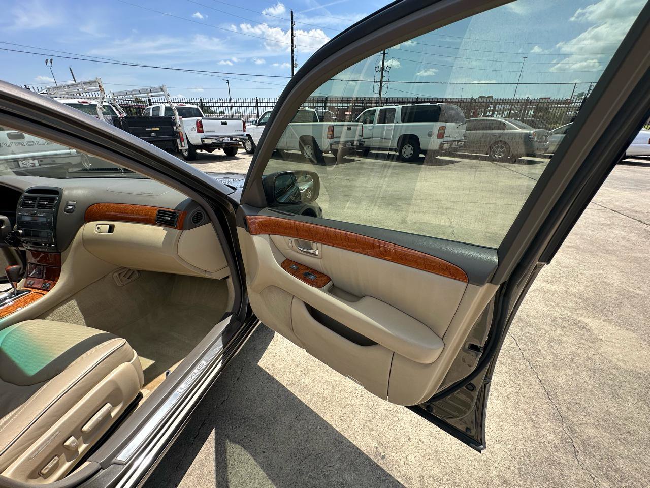Used 2004 Lexus LS 430 w/ Premium Pkg RWD image 45