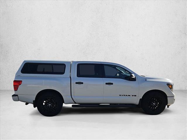 Used 2018 Nissan Titan SV w/ SV Convenience Package image 4