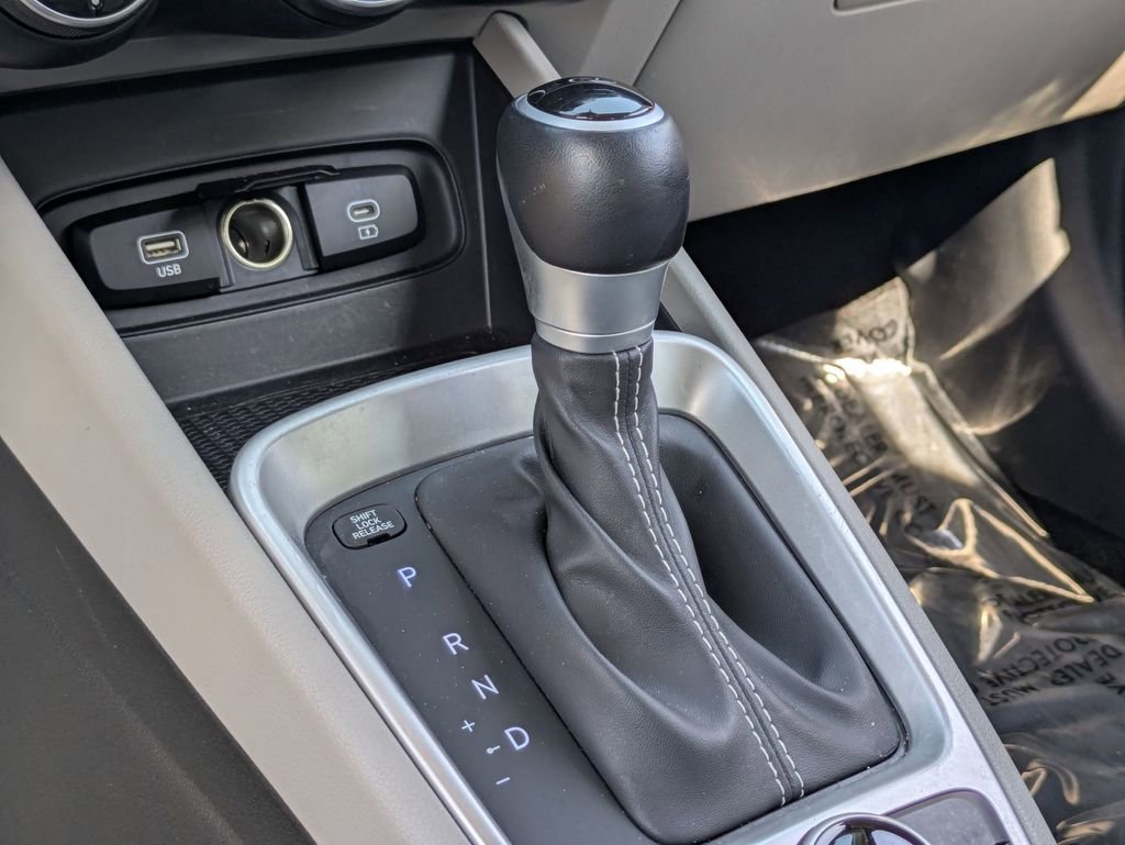 Used 2025 Hyundai Venue SEL FWD image 22
