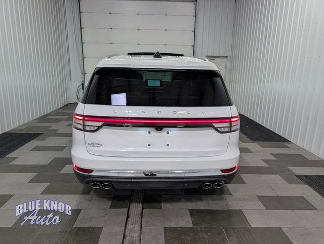 Used 2025 Lincoln Aviator AWD image 3