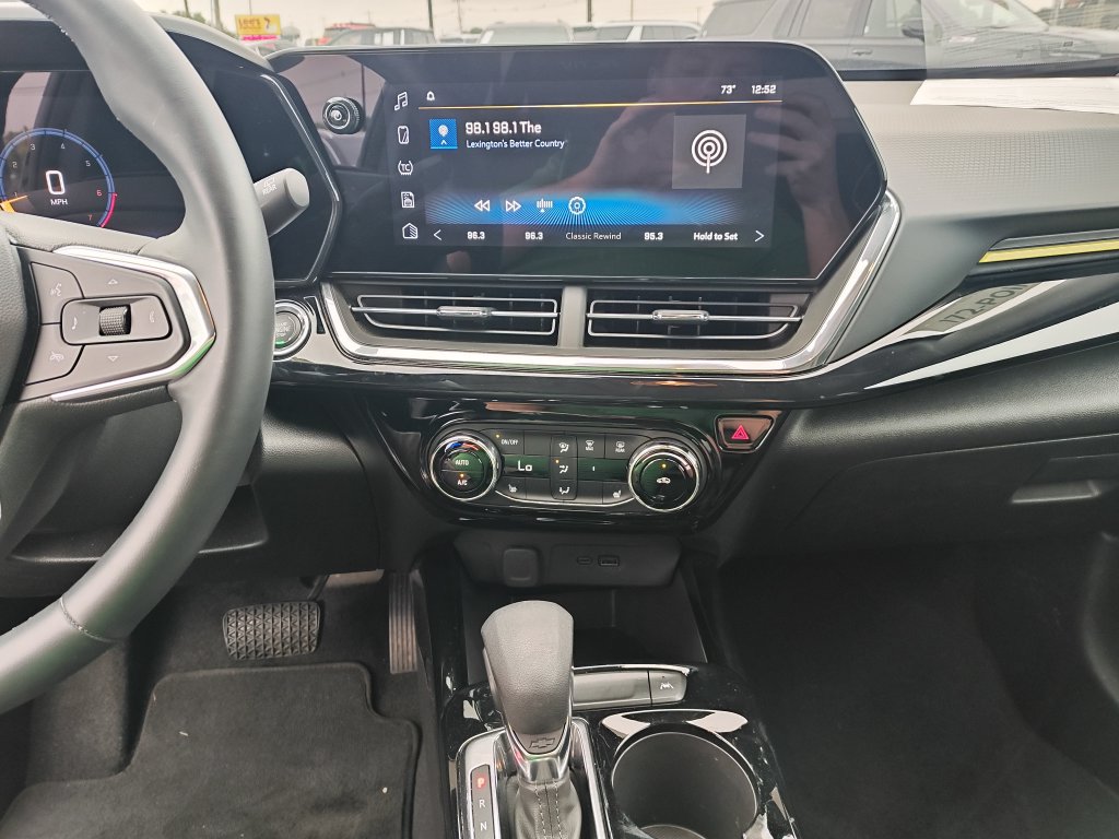 Used 2025 Chevrolet Trax ACTIV w/ Driver Confidence Package FWD image 23