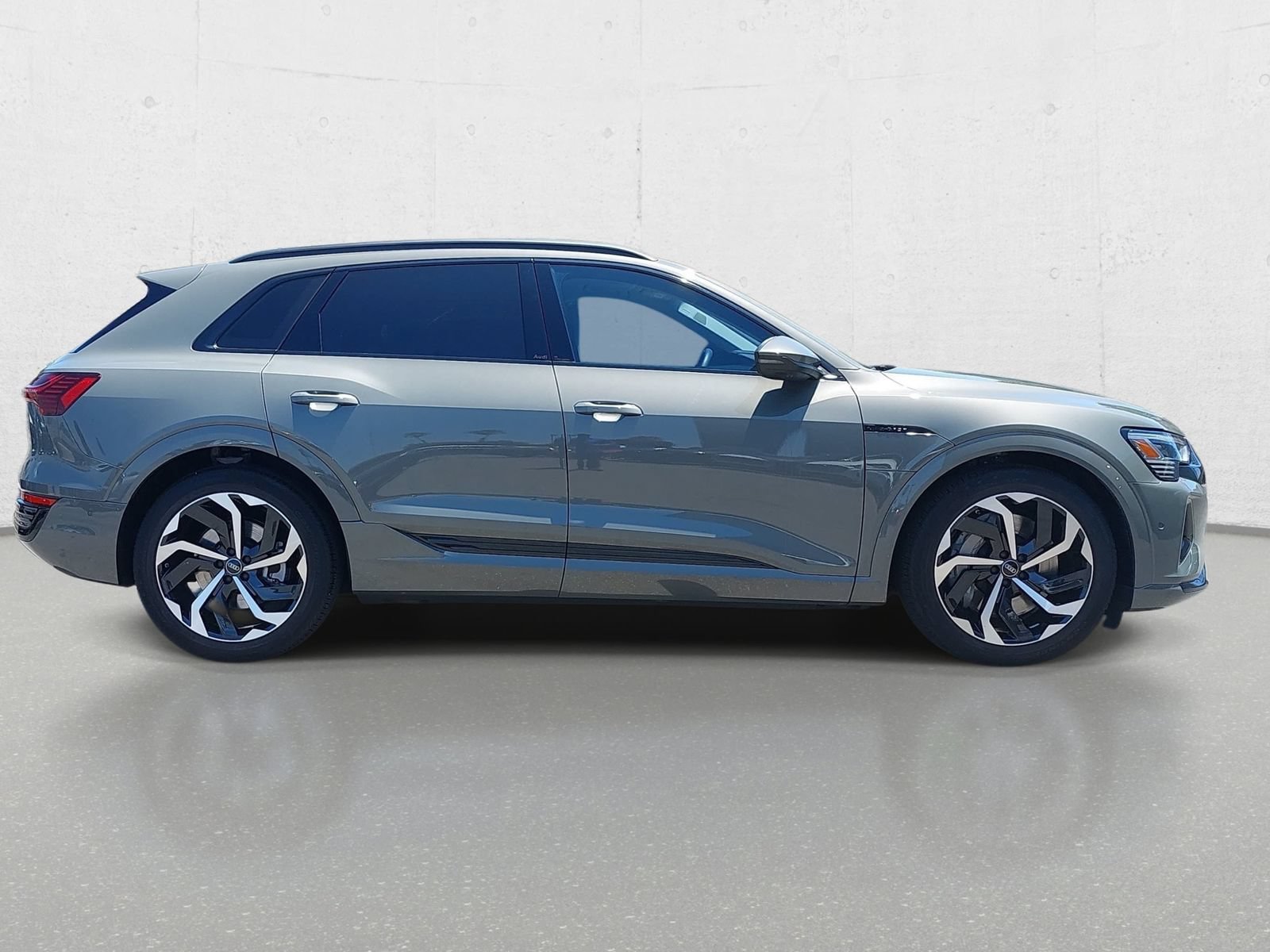 Used 2024 Audi Q8 e-tron Premium Plus w/ Prestige Package AWD/4WD image 4