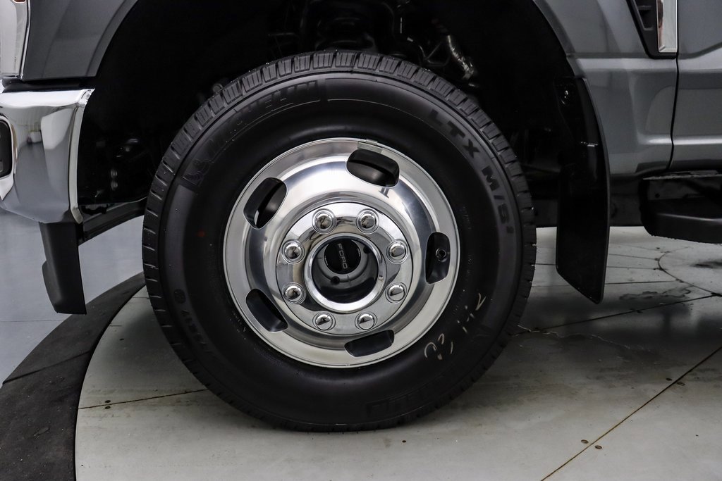Certified 2025 Ford F350 XLT image 11