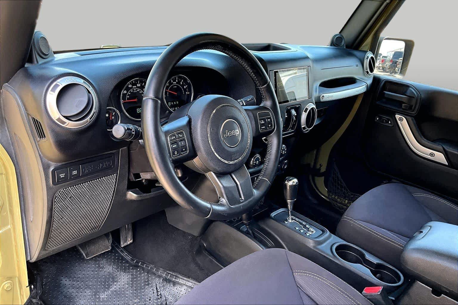 Used 2013 Jeep Wrangler Unlimited Rubicon w/ Connectivity Group AWD/4WD image 19