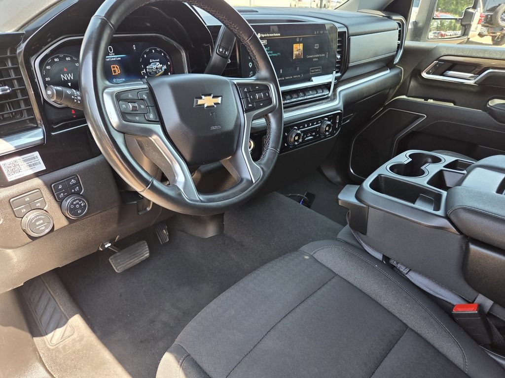 Used 2025 Chevrolet Silverado 3500 LT w/ Safety Package AWD/4WD image 16