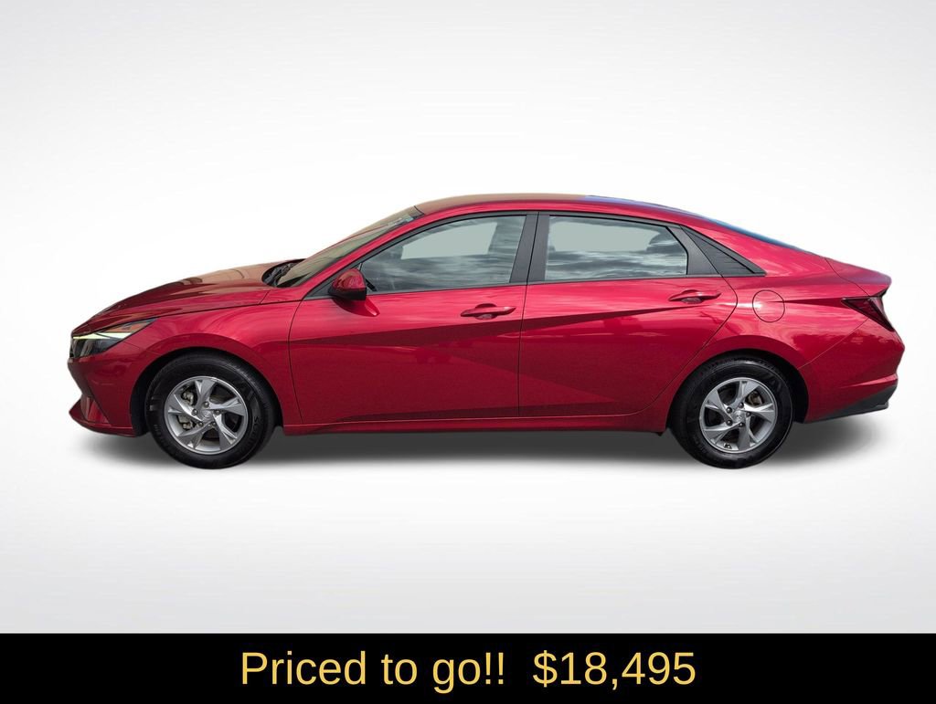 Used 2023 Hyundai Elantra SE w/ Cargo Package image 3