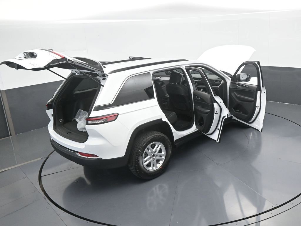 Used 2025 Jeep Grand Cherokee Laredo image 60