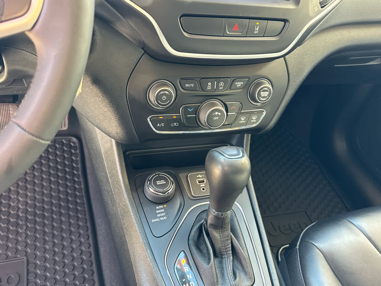 Used 2022 Jeep Cherokee Latitude w/ Trailer Tow Group image 16