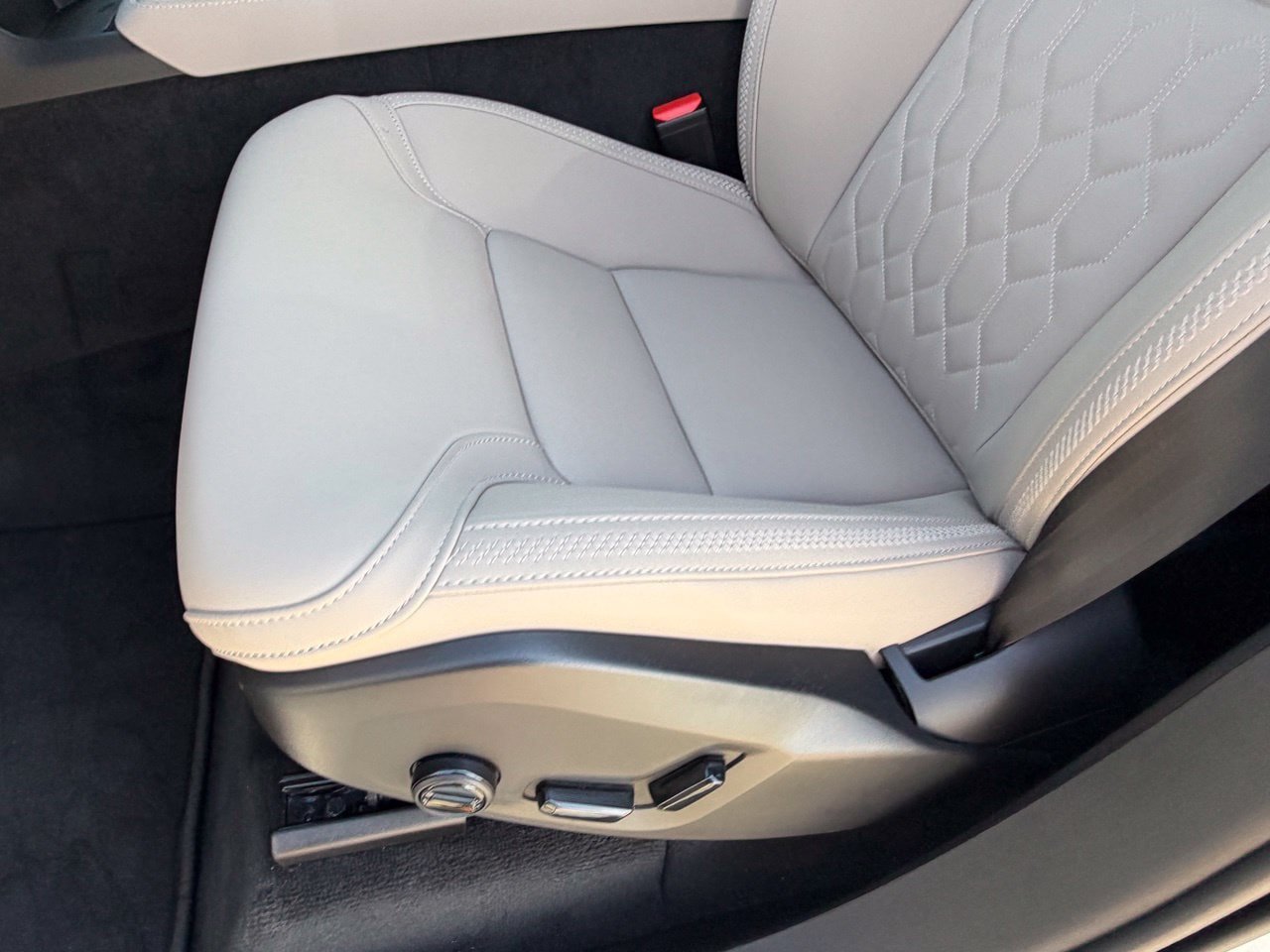 New 2026 Volvo XC90 B5 Plus w/ Protection Package Premier AWD/4WD image 21