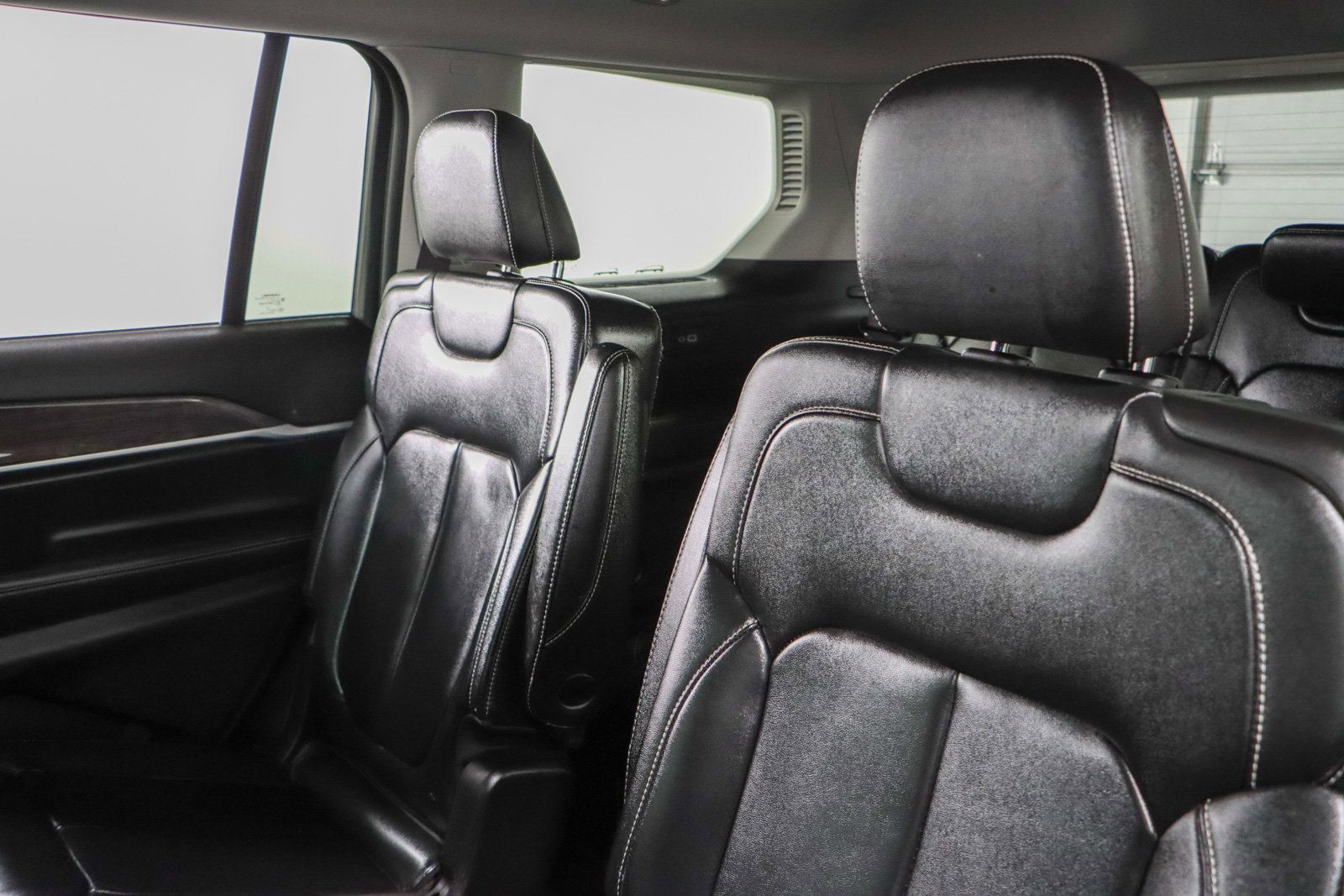 Used 2022 Jeep Grand Cherokee L Limited w/ Black Appearance Package image 25