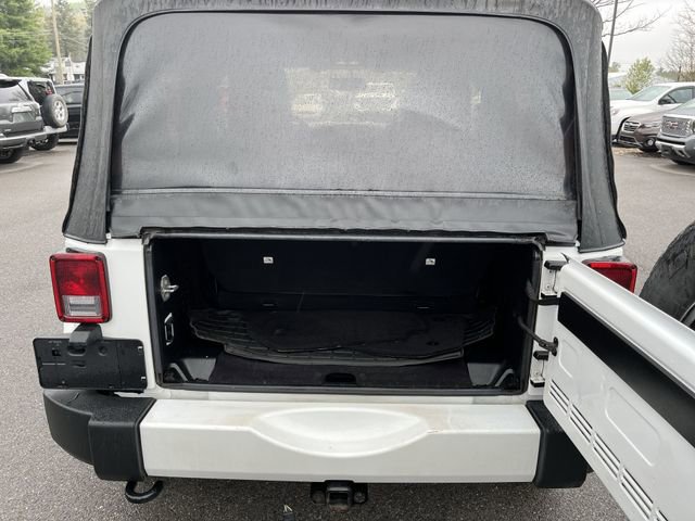 Used 2016 Jeep Wrangler Sahara w/ Connectivity Group AWD/4WD image 21