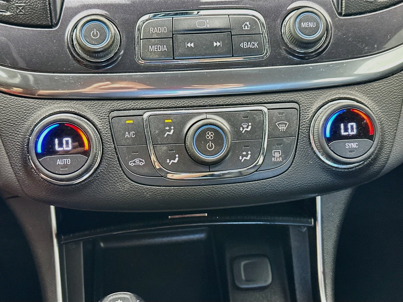 Used 2017 Chevrolet Impala LT FWD image 13