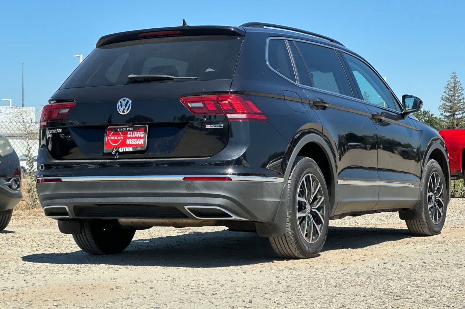 Used 2021 Volkswagen Tiguan SE w/ Panoramic Sunroof Package AWD/4WD image 3