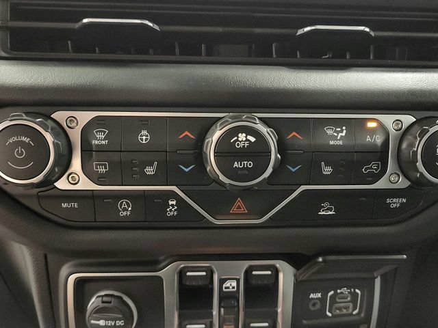 Used 2025 Jeep Wrangler Unlimited Sahara AWD/4WD image 23