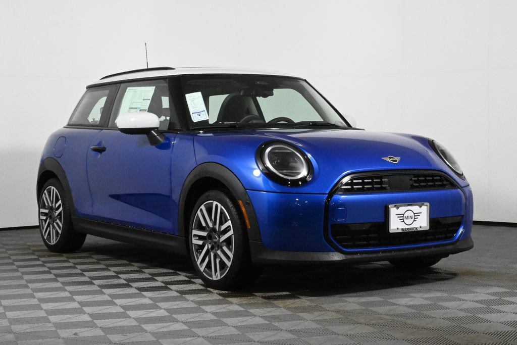 Used 2025 MINI Cooper 2-Door Hardtop image 9