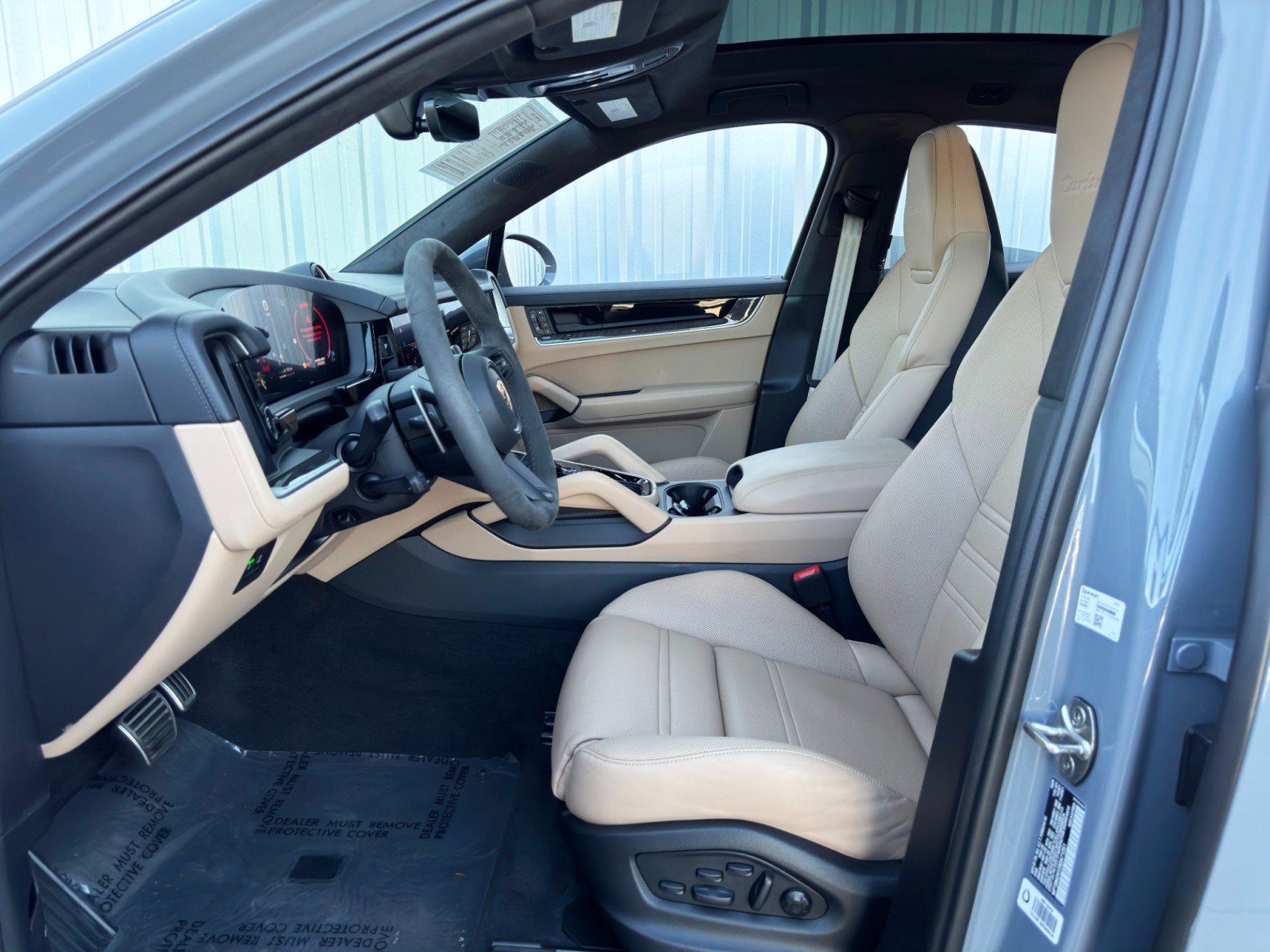 Used 2024 Porsche Cayenne Turbo AWD/4WD image 17