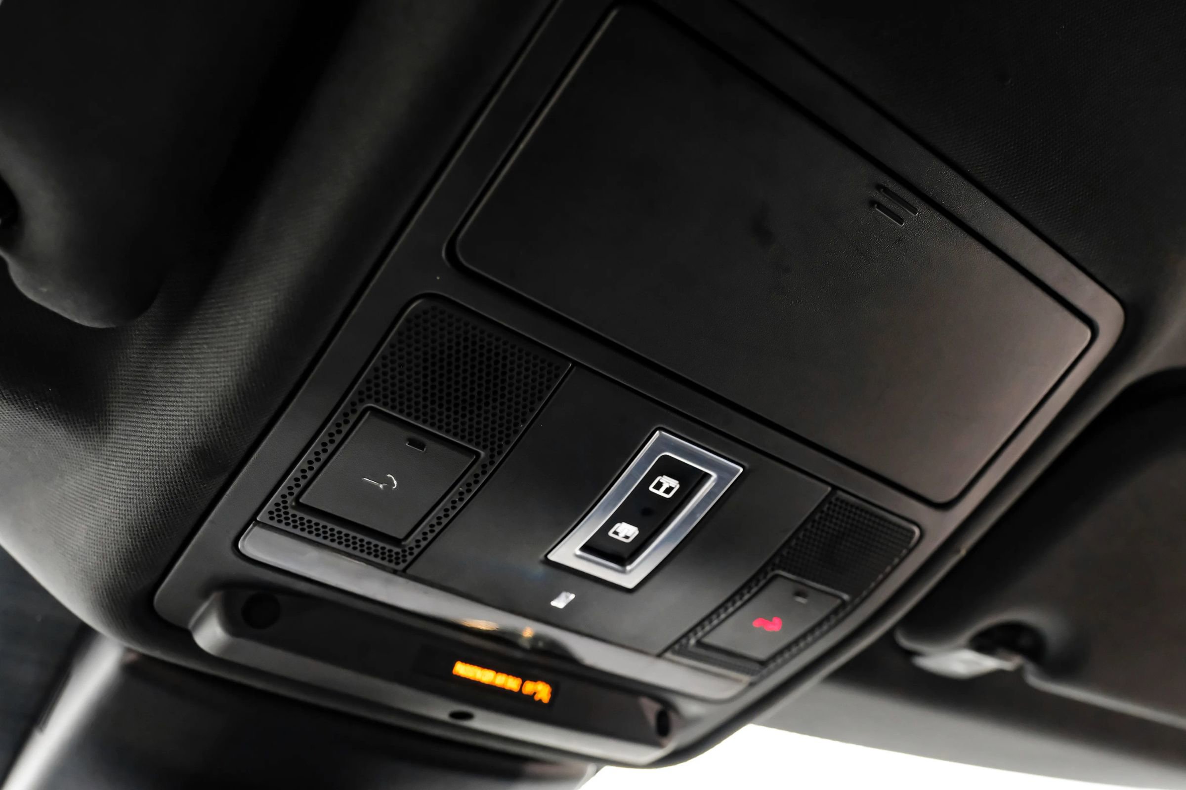 Used 2020 Land Rover Range Rover Evoque R-Dynamic SE image 37